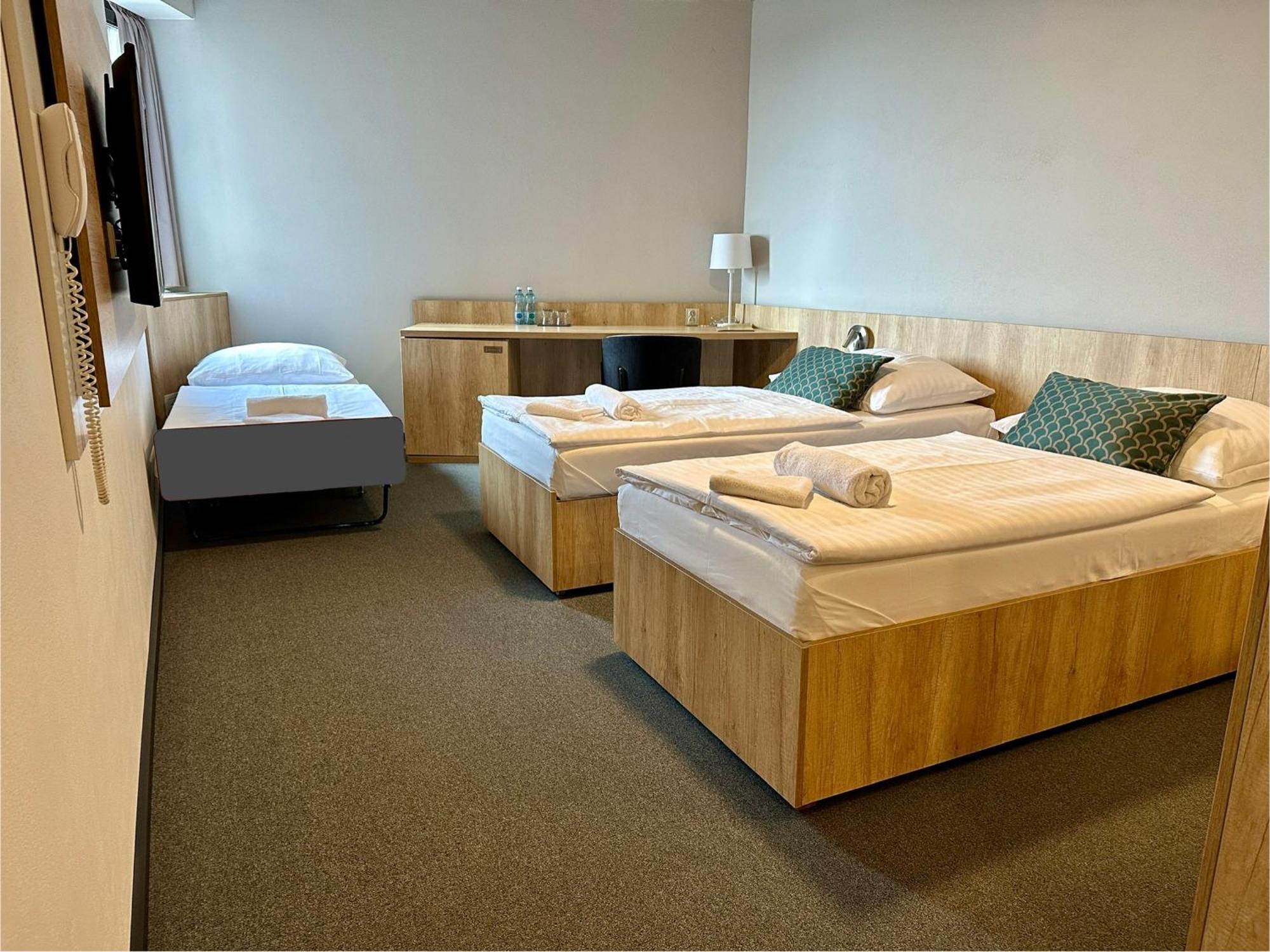 Hotel D1 Ostrovacice Екстер'єр фото